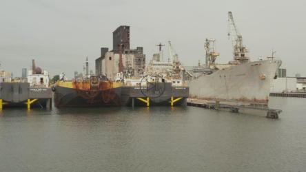 停泊在国际港口的货船[4K]