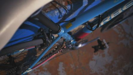 Detail look at a blue bicycle[免费商用]