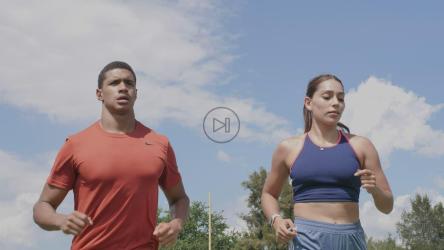 阳光明媚的日子里两个人在户外跑步[免费商用]