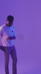 走在彩色屏幕前[免费商用竖屏]