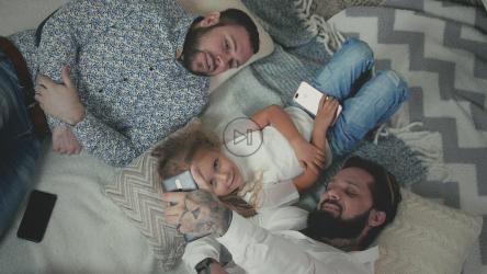 同性恋夫妇与女儿自拍[4K]