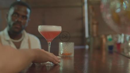 酒吧里一男一女的谈话[免费商用]