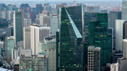 View covered by huge skyscrapers as dusk falls[4K]