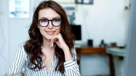 幸福的女商人微笑的肖像[4K]