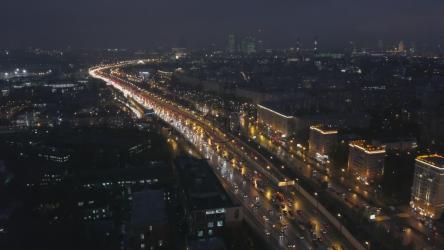 夜间高速公路上交通缓慢[4K]