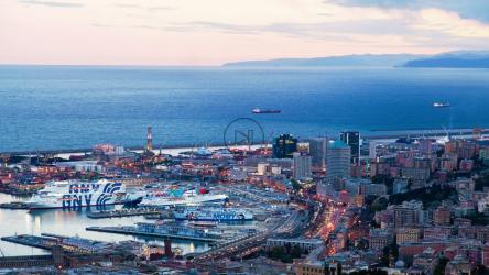 从白天到夜晚的热那亚城市景观[4K]