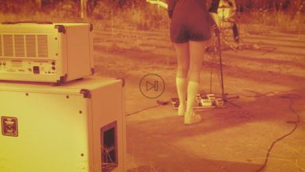 播放杂草环绕的音乐[4K免费商用]