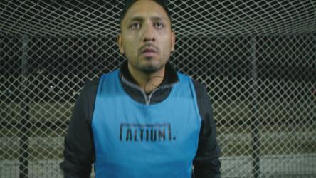 足球比赛中进球的守门员[免费商用]