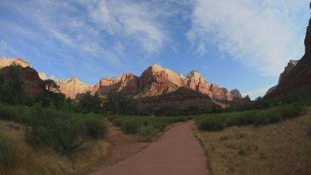 国家公园徒步旅行者的时间流逝[]