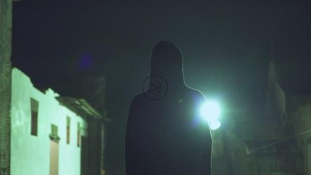 戴LED口罩的人的剪影[免费商用]