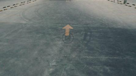 女子在停车场慢跑[免费商用]