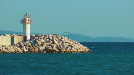 海边的小灯塔[]