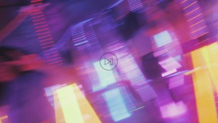 两个女孩在夜店玩得很开心[免费商用]