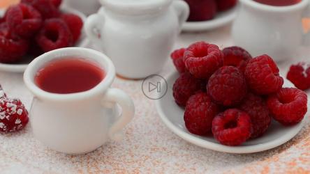 优雅呈现的树莓[]