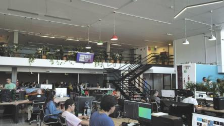 繁忙的办公空间[免费商用]