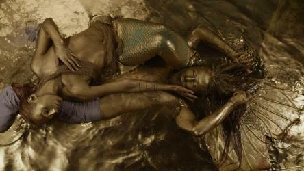 金色美人鱼爱上了一个人[]