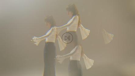 一个年轻女子跳舞的心理熟食效应[免费商用]