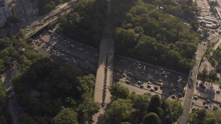 繁忙的城市道路上的交通[免费商用]