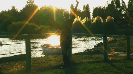 湖边的女人和天鹅[]