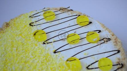 Pie with lemon decorations[]