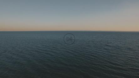 浩瀚的海洋，没有船只通行[]