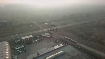 仓库旁的交通[]