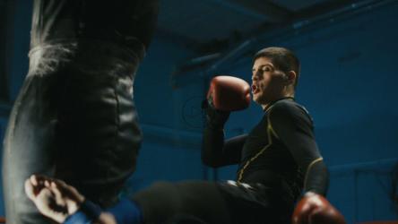 一名男子在健身房反击[4K]