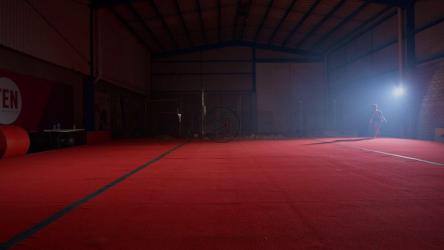 天才少年体操运动员做复杂的空翻[免费商用]