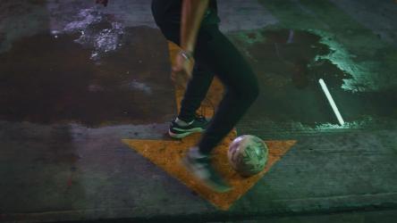 Football game in a parking lot[免费商用]