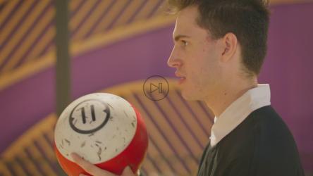 年轻人打保龄球[免费商用]