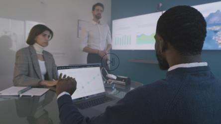 在商务会议室进行演示[4K免费商用]