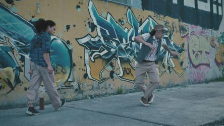 两个年轻人在舞蹈决斗[免费商用]