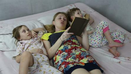 Reading a night time bed story to children[]