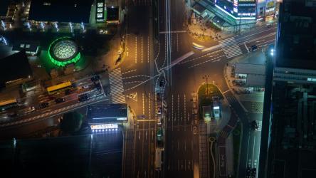 大城市十字路口的航拍[4K]