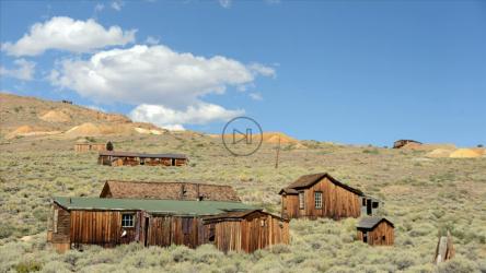 一个废弃的西部小镇的天际线[]