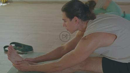 男人和女人一起做瑜伽[4K免费商用]