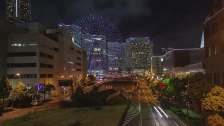 晚上有摩天轮的城市[]