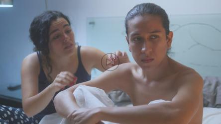 Girl apologizing to her angry boyfriend[免费商用]