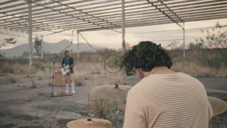 摇滚乐队在废弃场地演奏[4K免费商用]