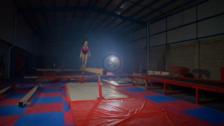 Talented gymnast doing a complex acrobatics[免费商用]