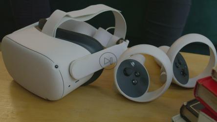 戴上虚拟现实眼镜的男子[4K免费商用]