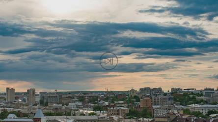 阴天大城镇的天际线[4K]