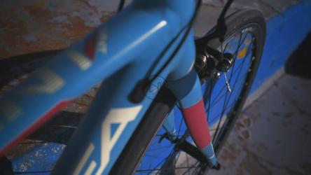 Bike in a close and detailed shot outdoors[免费商用]