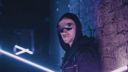 霓虹灯说唱歌手[]