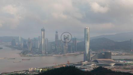 中国和澳门边境的摩天大楼[]