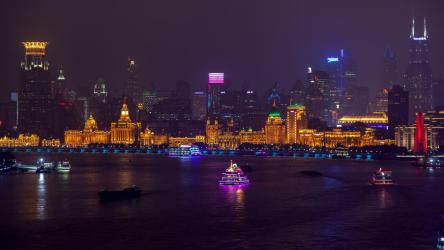 江中商海上灯火通明的渡船[4K]