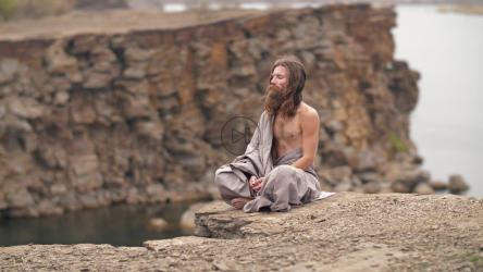 海边小山上沉思的人[]