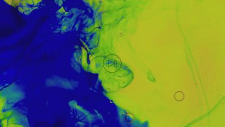 黄色背景上流动的蓝色墨水纹理[免费商用]