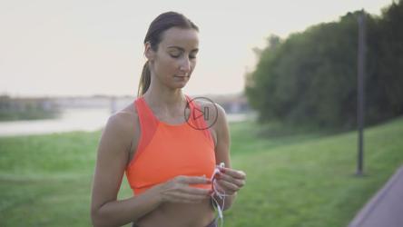 准备慢跑的女人[4K]