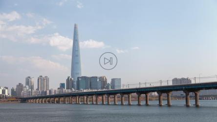 桥梁地铁交通时间推移与城市天际线[]